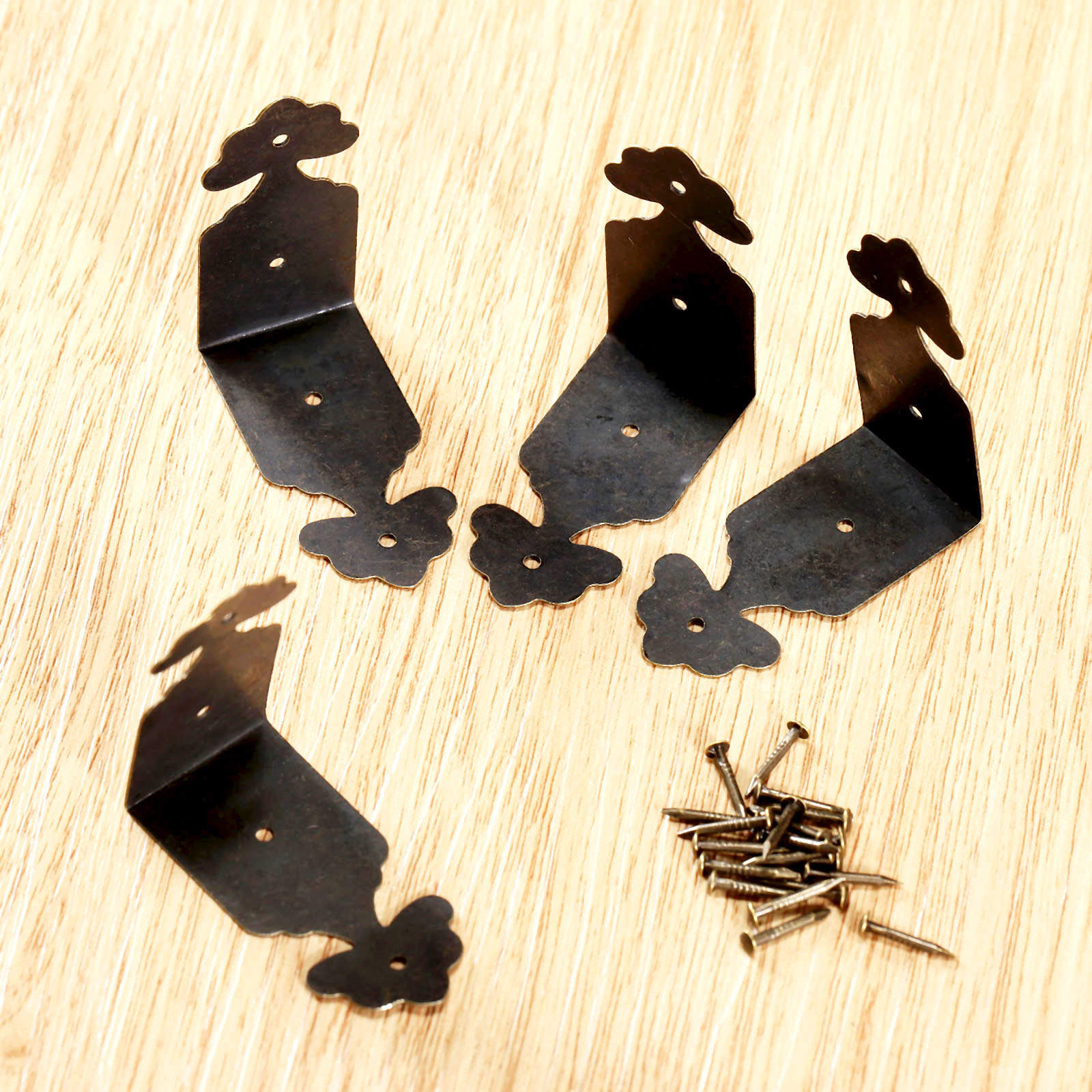 4 Pcs Decorativo Salva Angolo  - Furniture Hardware Nails recensione e prezzo