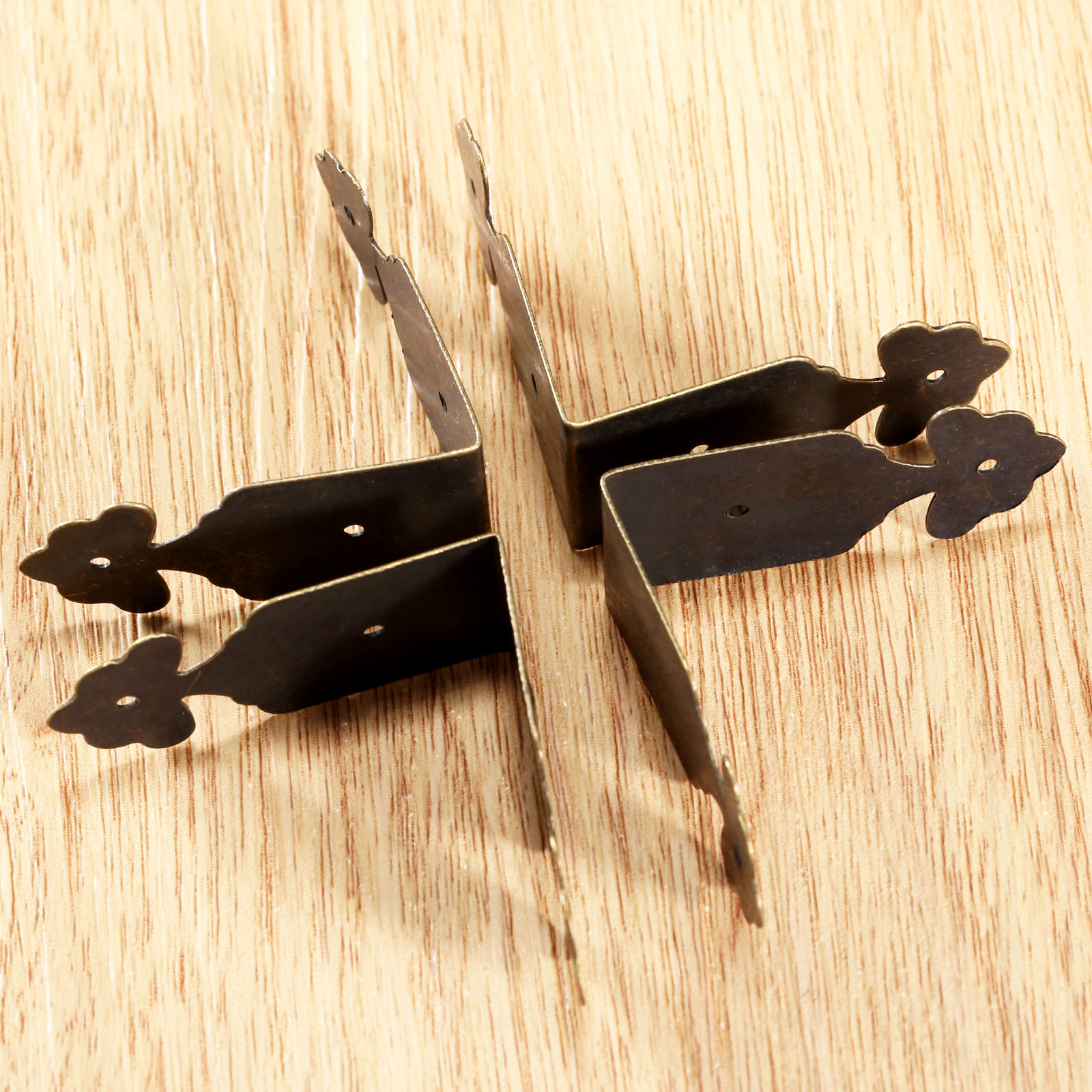 4 Pcs Decorativo Salva Angolo  - Furniture Hardware Nails recensione e prezzo
